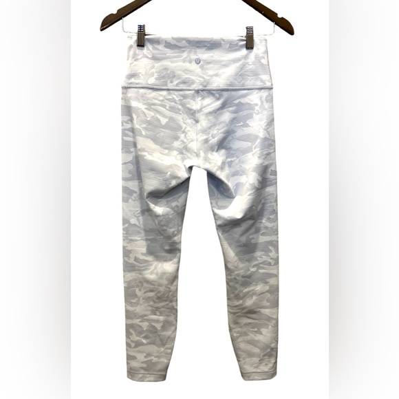 Lululemon Wunder Under High-Rise Tight 25" *Luxtreme
 Camo Alpine White  Sz 8 - Picture 4 of 6